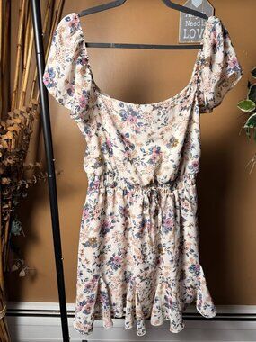 Mi Ami ivory Beautiful Casual Floral Dress Size Large 100%Polyester